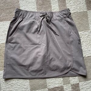 Women’s athletic skirt w/shorts